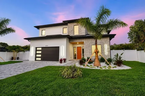2121 Clematis Court Sarasota FL 34237
