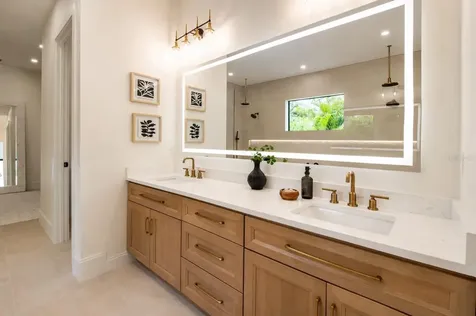 2121 Clematis Court Sarasota FL 34237