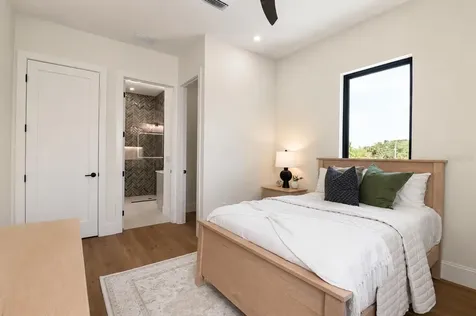 2121 Clematis Court Sarasota FL 34237