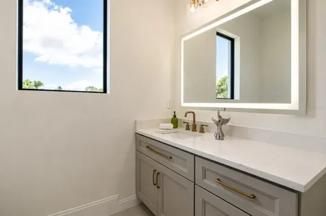 2121 Clematis Court Sarasota FL 34237