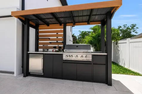 2121 Clematis Court Sarasota FL 34237