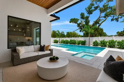 2121 Clematis Court Sarasota FL 34237