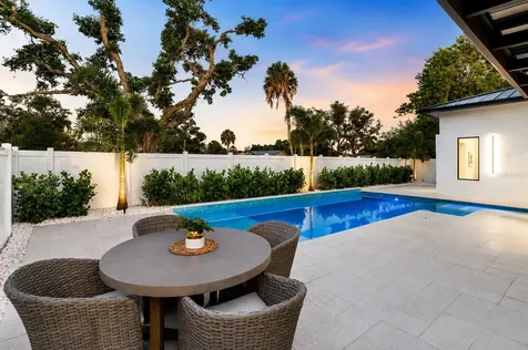 2121 Clematis Court Sarasota FL 34237