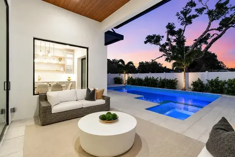 2121 Clematis Court Sarasota FL 34237