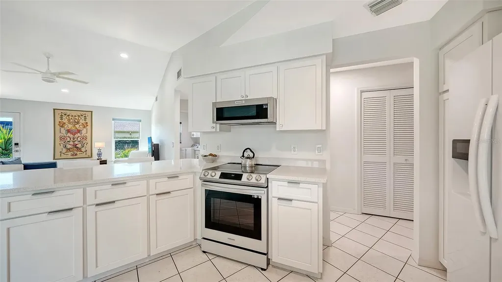 6988 Country Lakes Circle Sarasota FL 34243