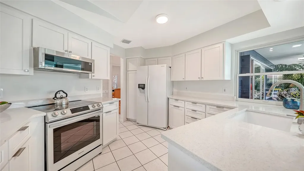 6988 Country Lakes Circle Sarasota FL 34243