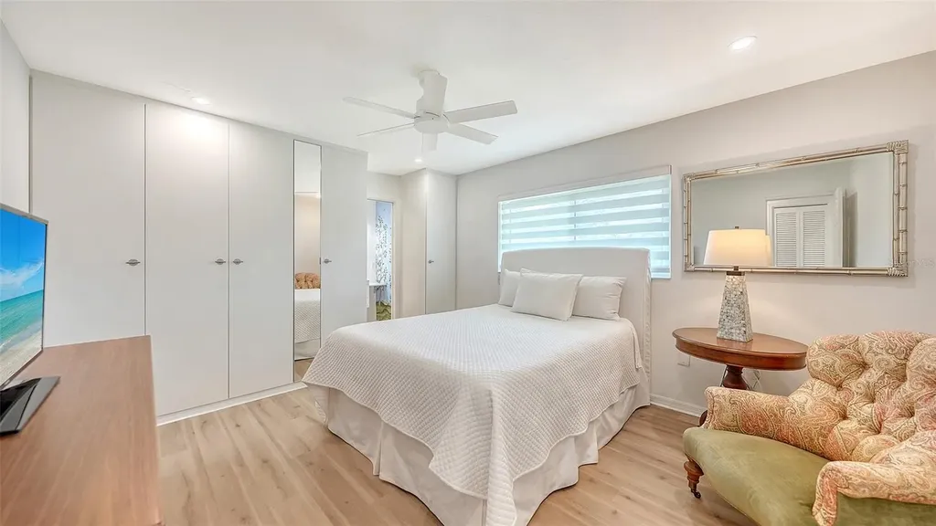 6988 Country Lakes Circle Sarasota FL 34243
