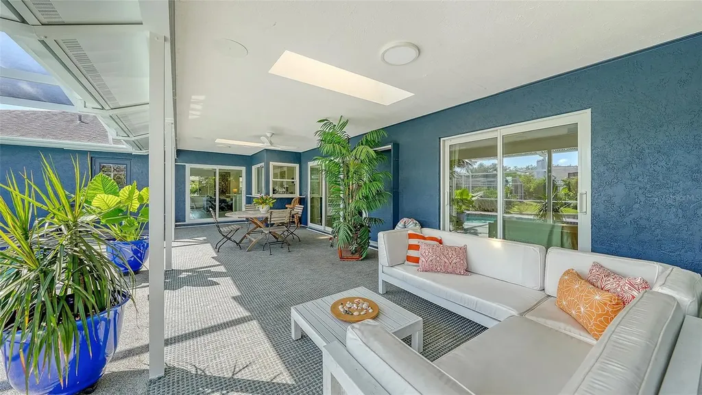 6988 Country Lakes Circle Sarasota FL 34243