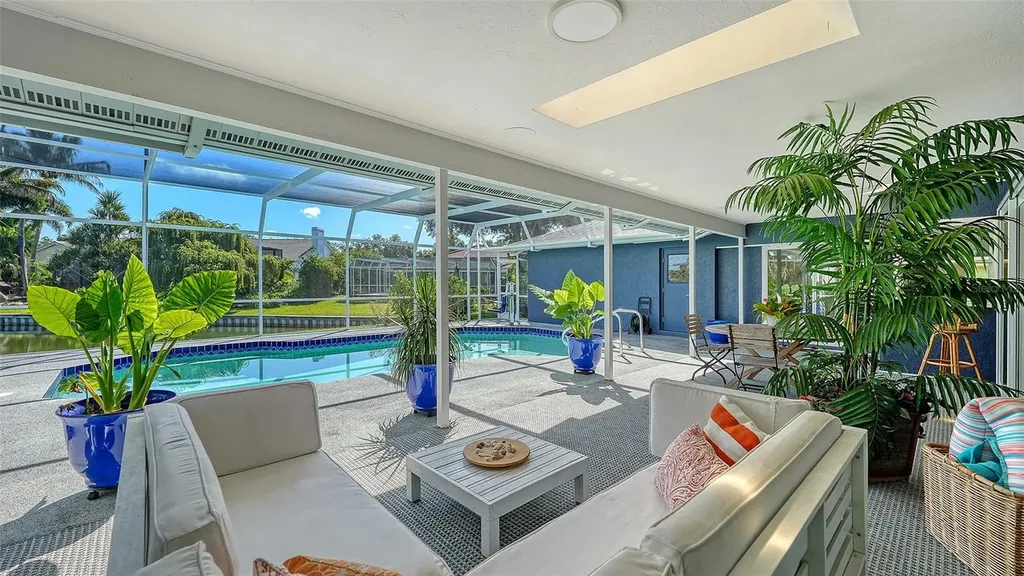 6988 Country Lakes Circle Sarasota FL 34243