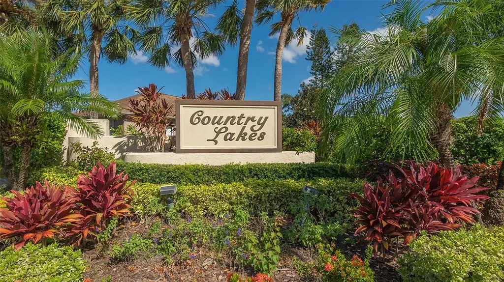 6988 Country Lakes Circle Sarasota FL 34243