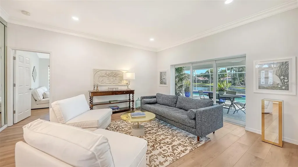 6988 Country Lakes Circle Sarasota FL 34243