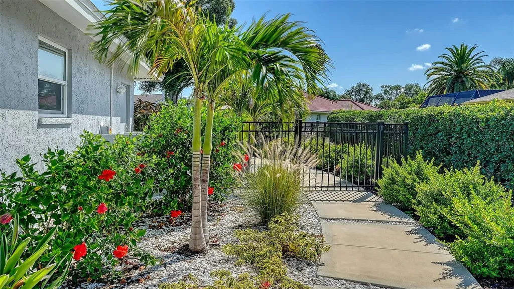 6988 Country Lakes Circle Sarasota FL 34243