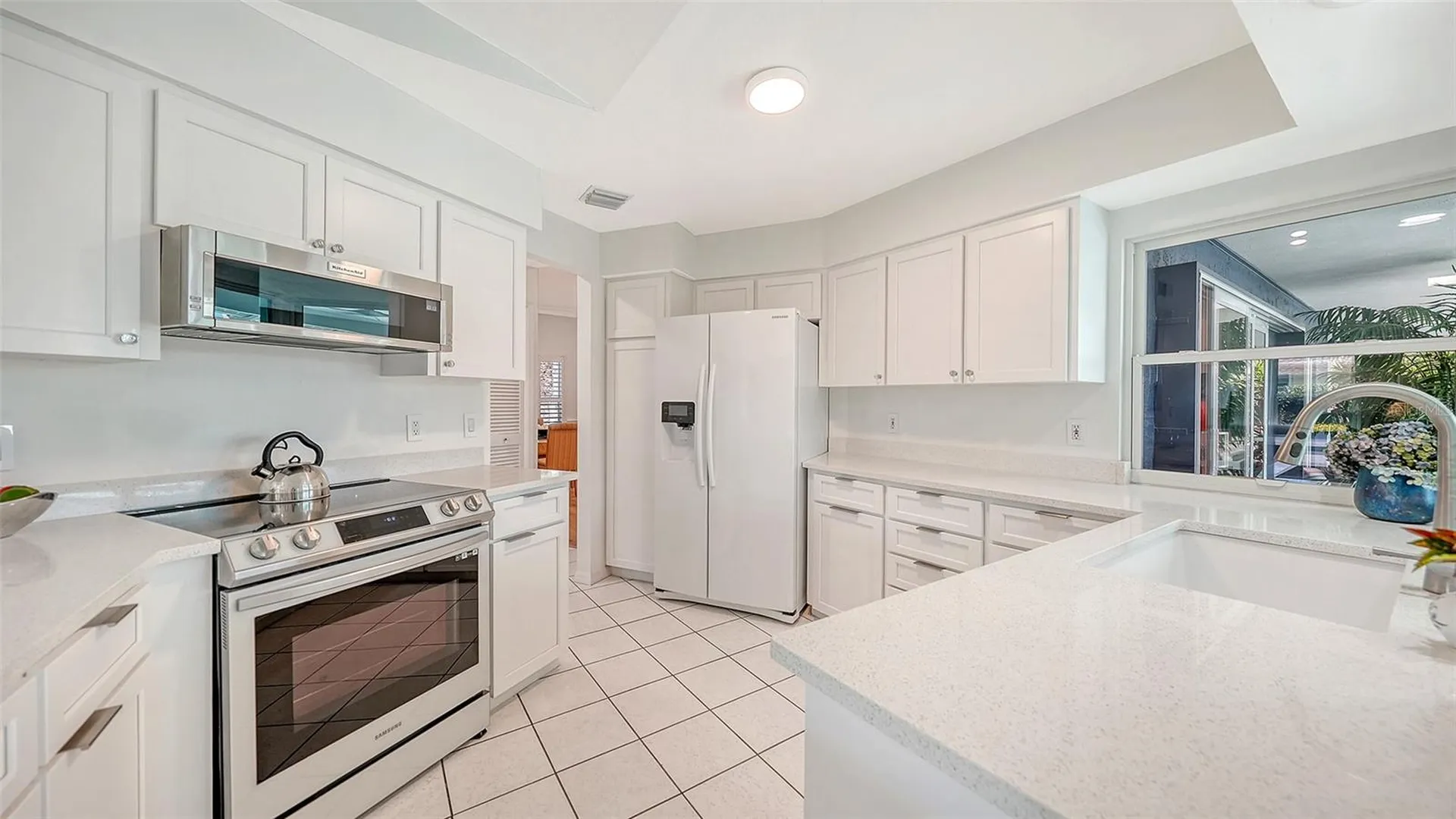 6988 Country Lakes Circle Sarasota FL 34243