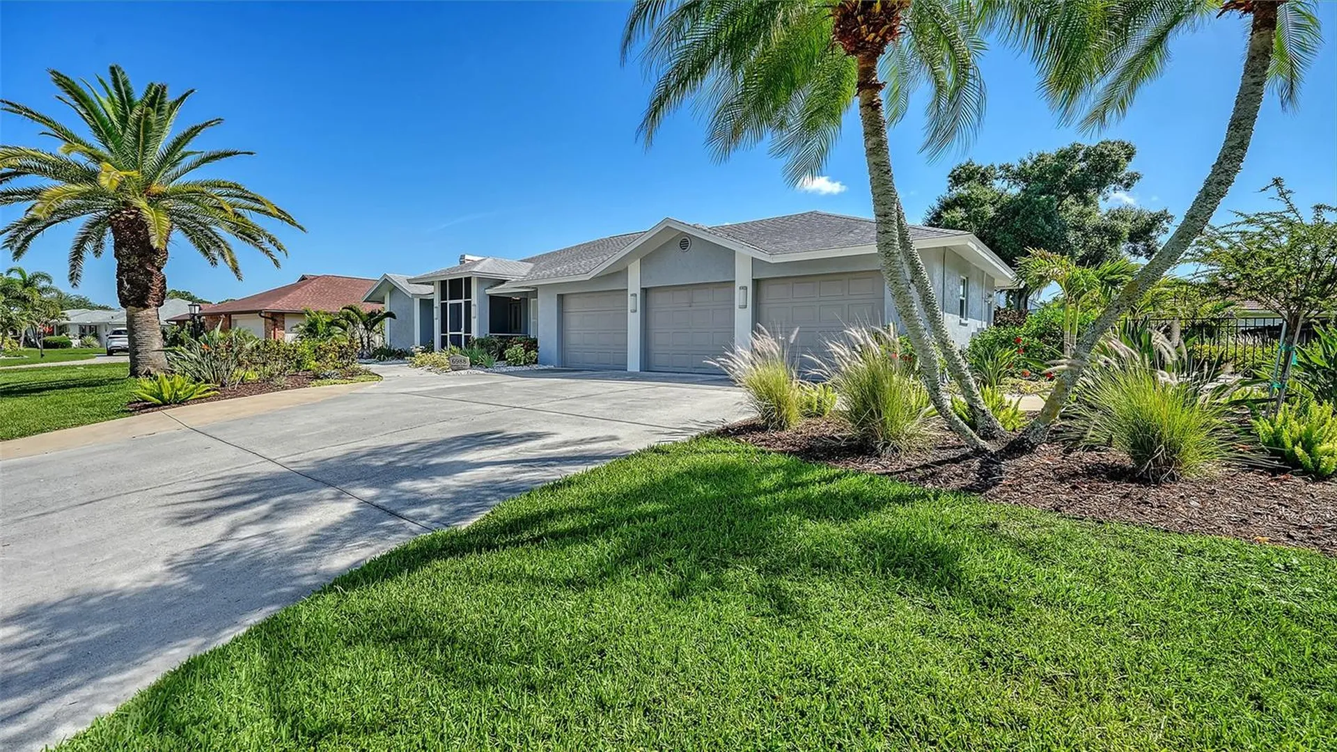 6988 Country Lakes Circle Sarasota FL 34243