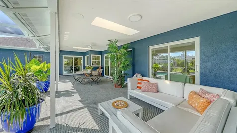 6988 Country Lakes Circle Sarasota FL 34243