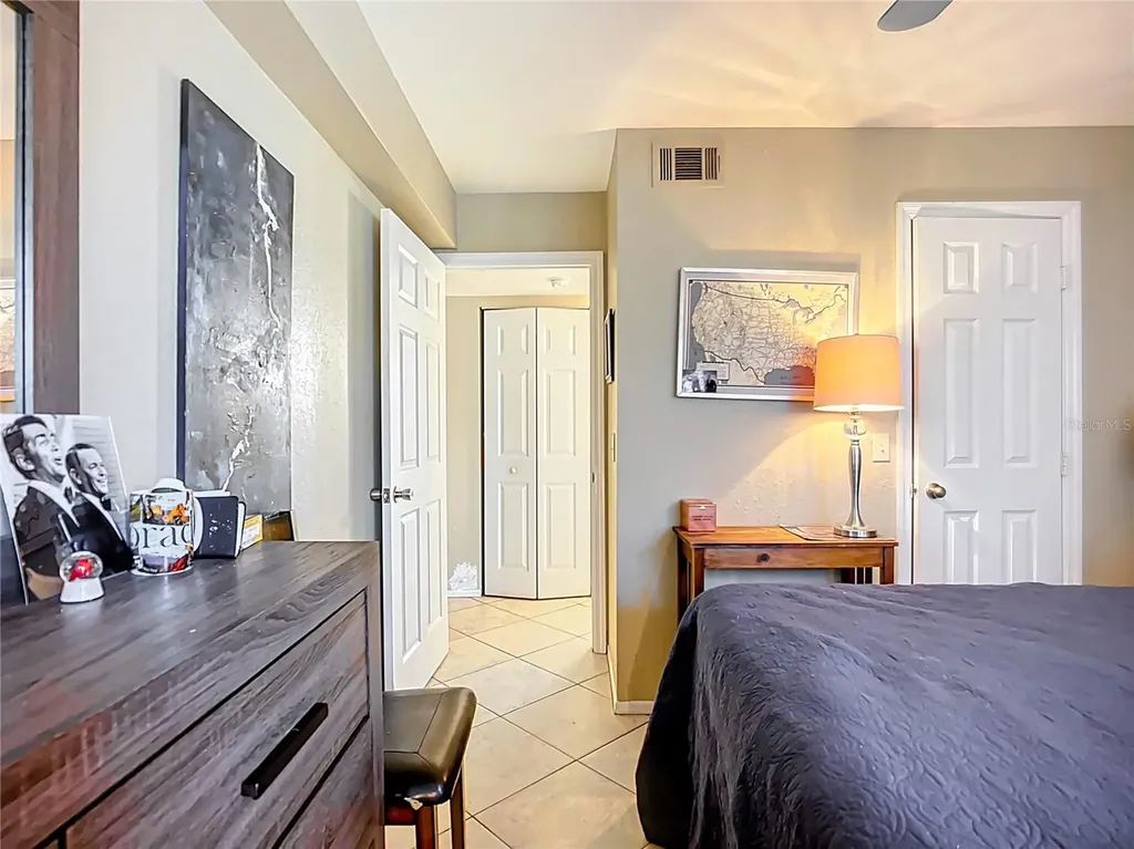 850 S Tamiami Trail Sarasota FL 34236