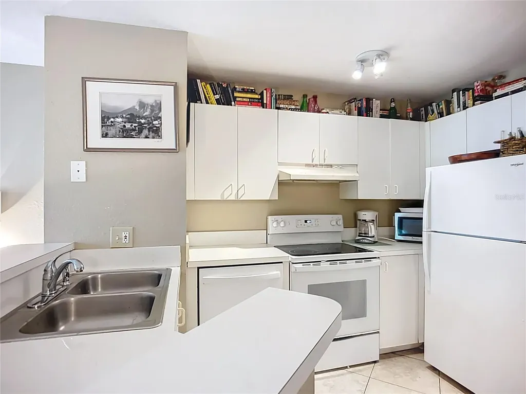 850 S Tamiami Trail Sarasota FL 34236
