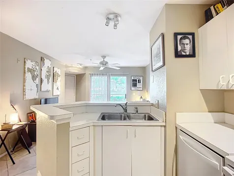 850 S Tamiami Trail Sarasota FL 34236