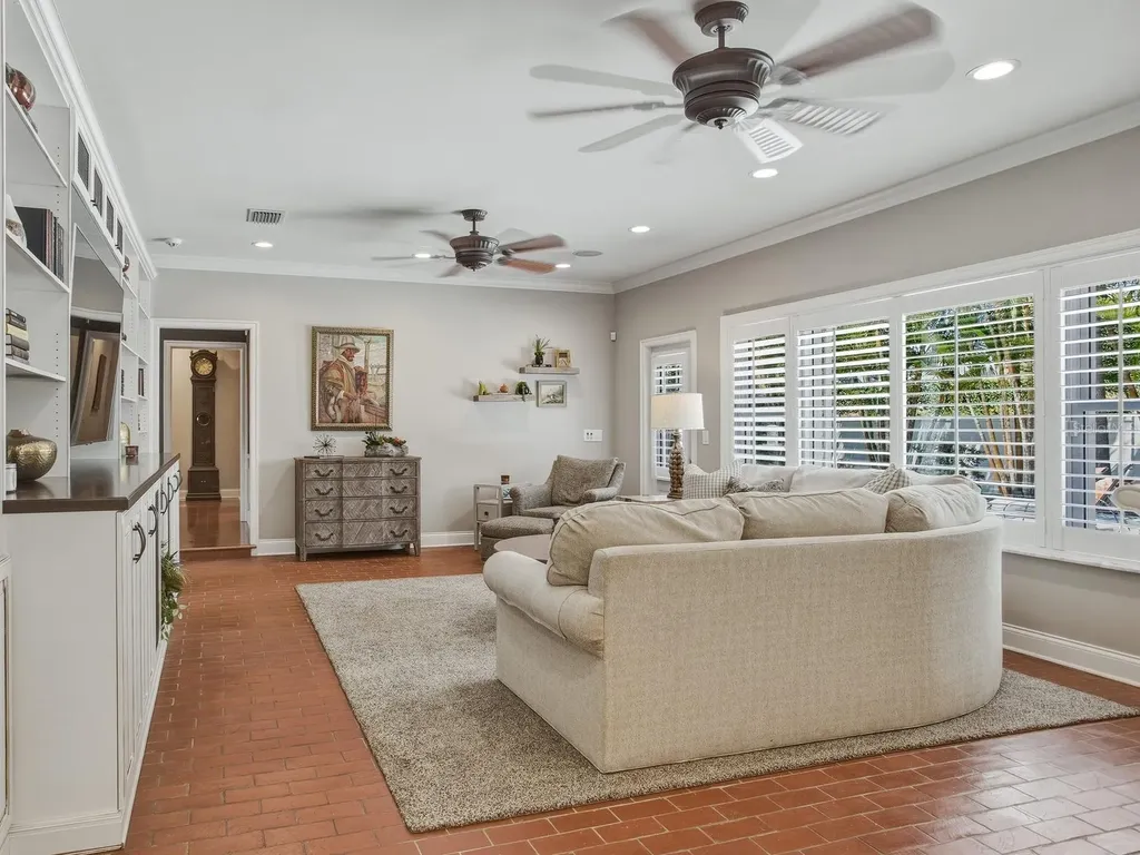 4507 W Watrous Avenue Tampa FL 33629