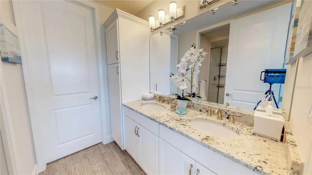 387 Aruba Circle Bradenton FL 34209