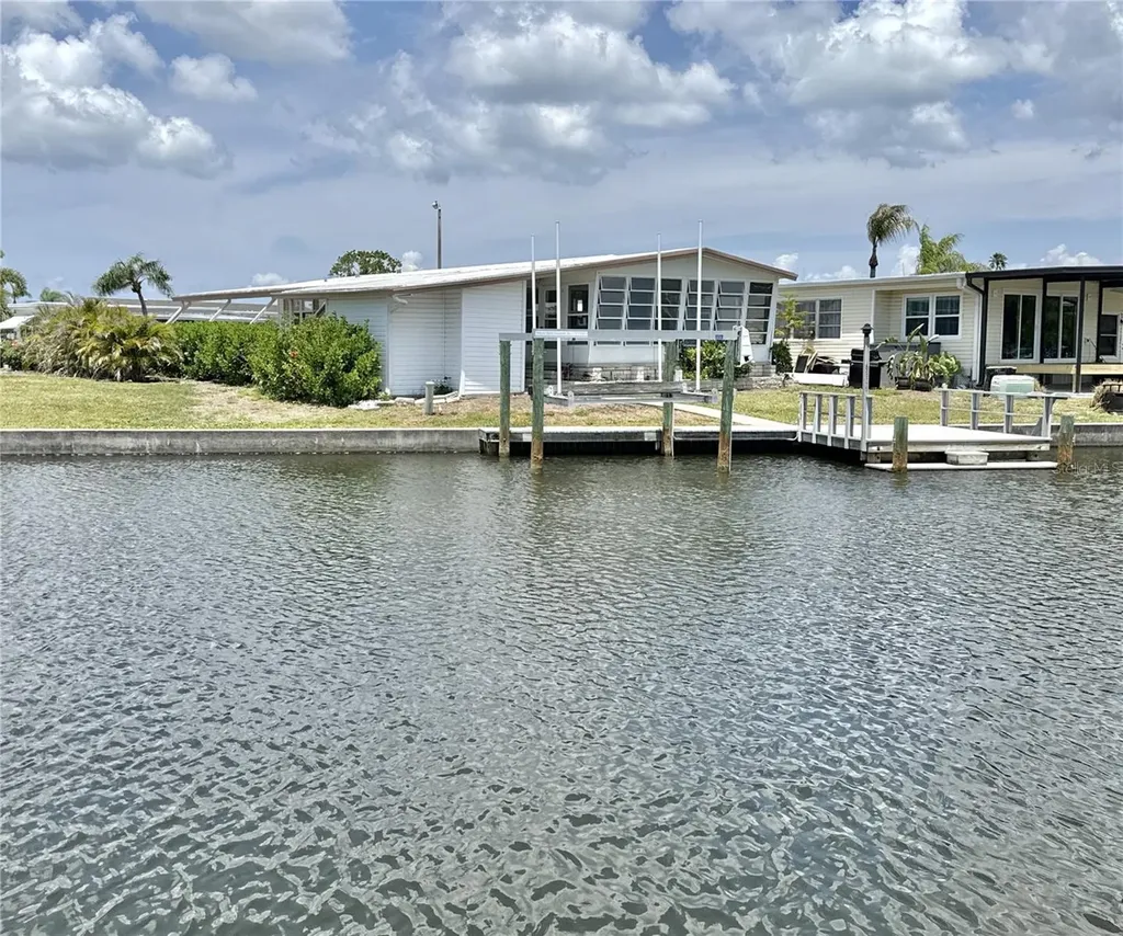 6806 Mount Quincy Drive NE St Petersburg FL 33702