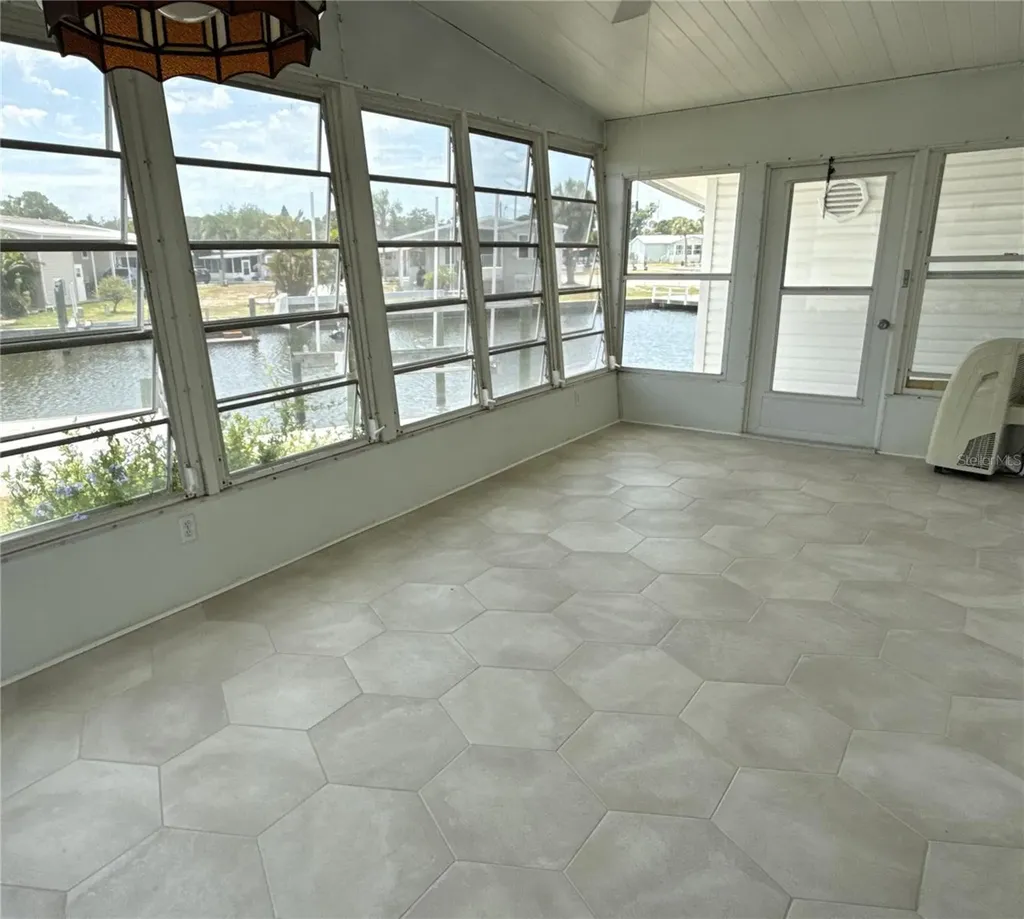 6806 Mount Quincy Drive NE St Petersburg FL 33702