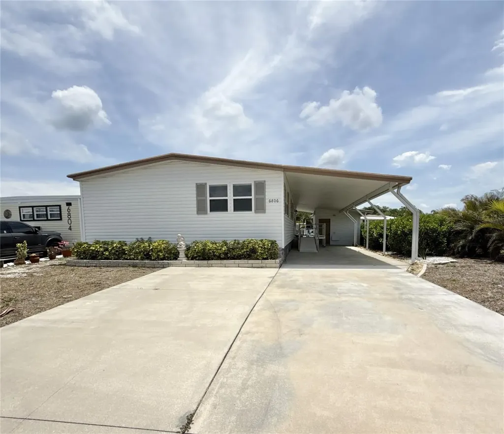 6806 Mount Quincy Drive NE St Petersburg FL 33702
