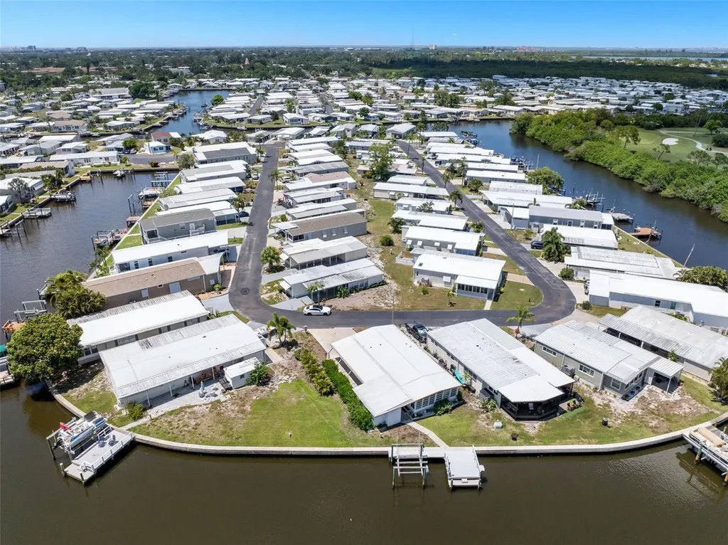 6806 Mount Quincy Drive NE St Petersburg FL 33702