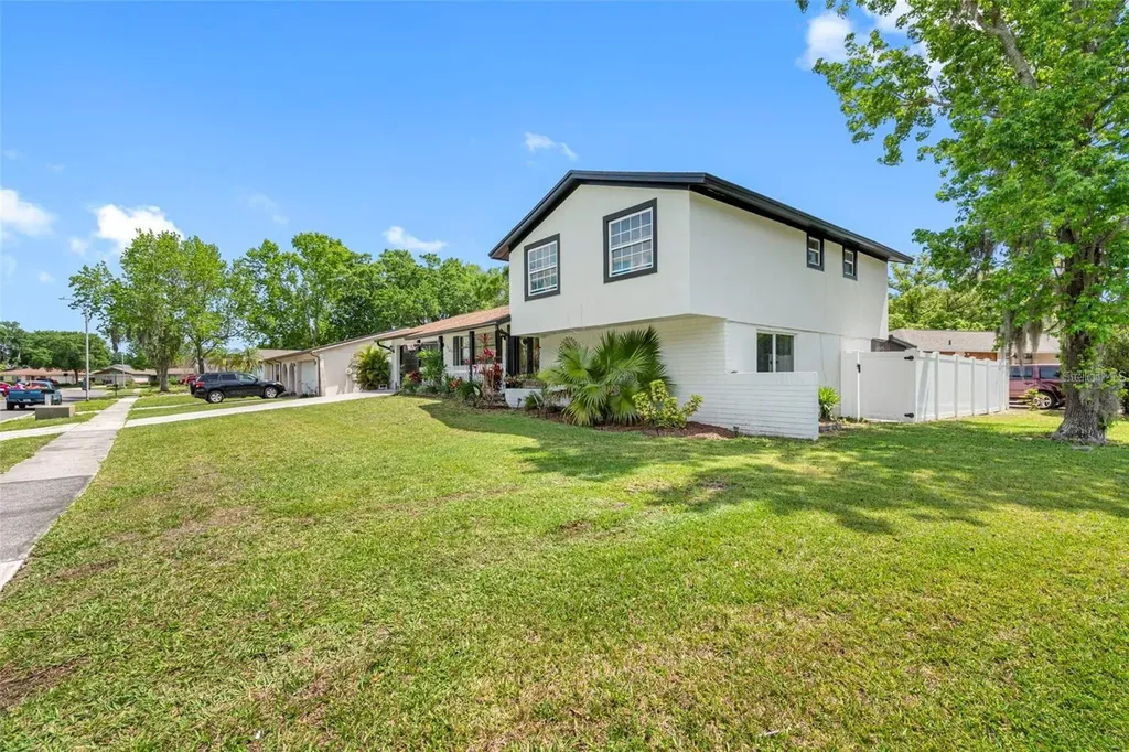 16513 Silverhill Drive Tampa FL 33624