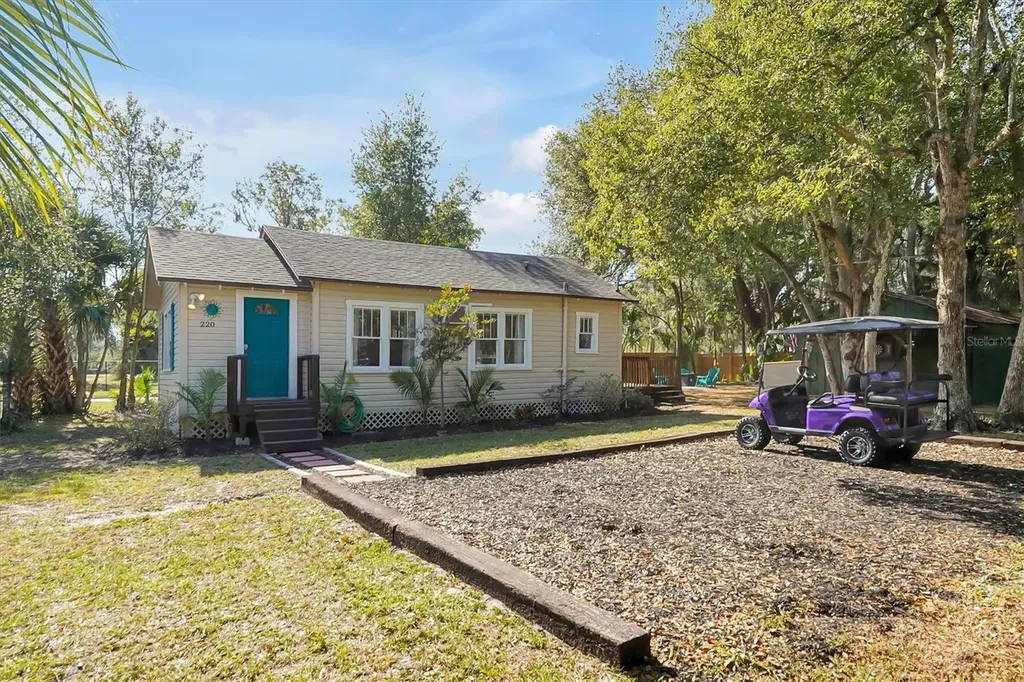 220 Avocado Avenue Sanford FL 32771