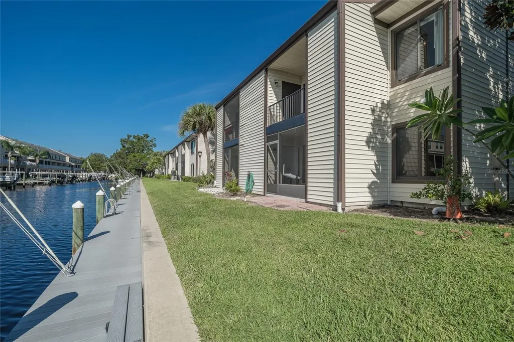 372 Moorings Cove Drive Tarpon Springs FL 34689