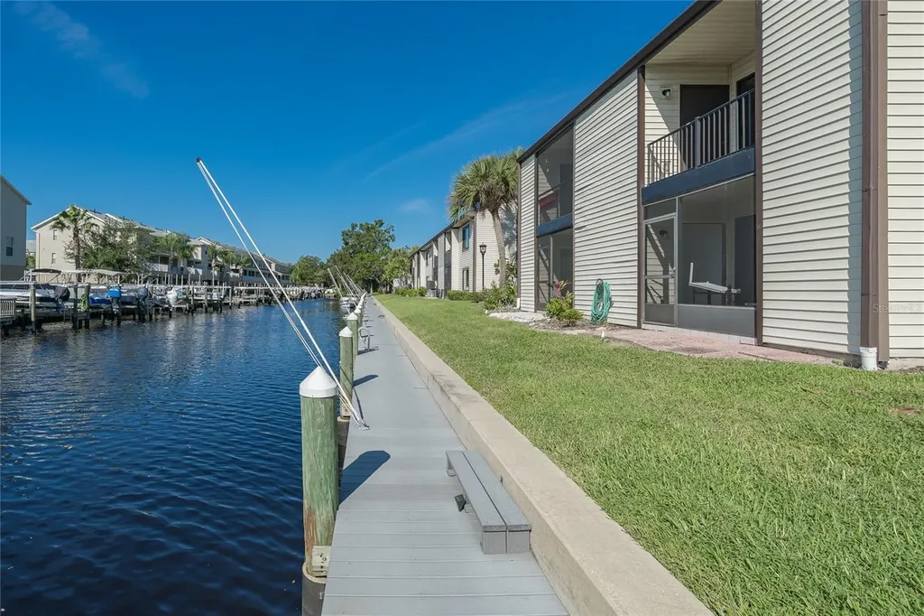 372 Moorings Cove Drive Tarpon Springs FL 34689