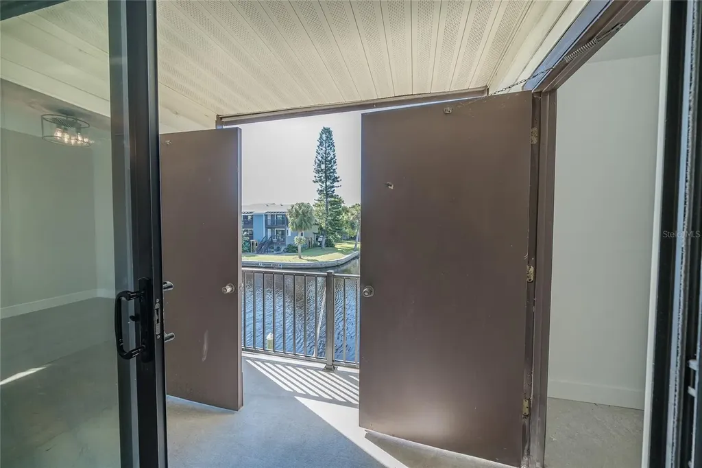 372 Moorings Cove Drive Tarpon Springs FL 34689