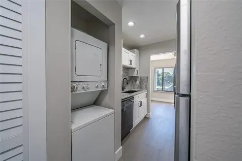 372 Moorings Cove Drive Tarpon Springs FL 34689