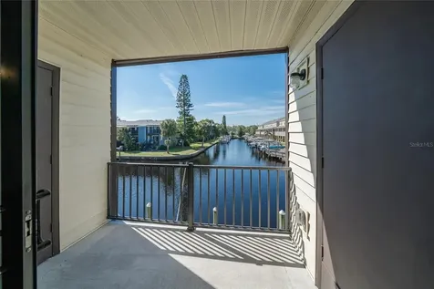 372 Moorings Cove Drive Tarpon Springs FL 34689