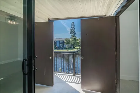 372 Moorings Cove Drive Tarpon Springs FL 34689