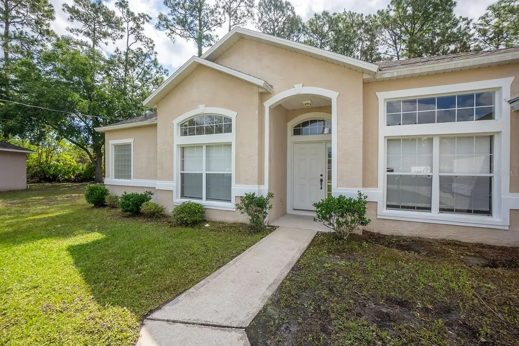 27 Red Clover Lane Palm Coast FL 32164
