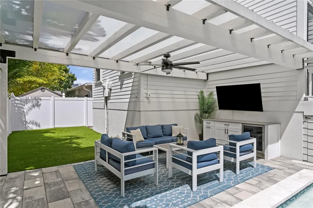 1223 5th Street S St Petersburg FL 33701