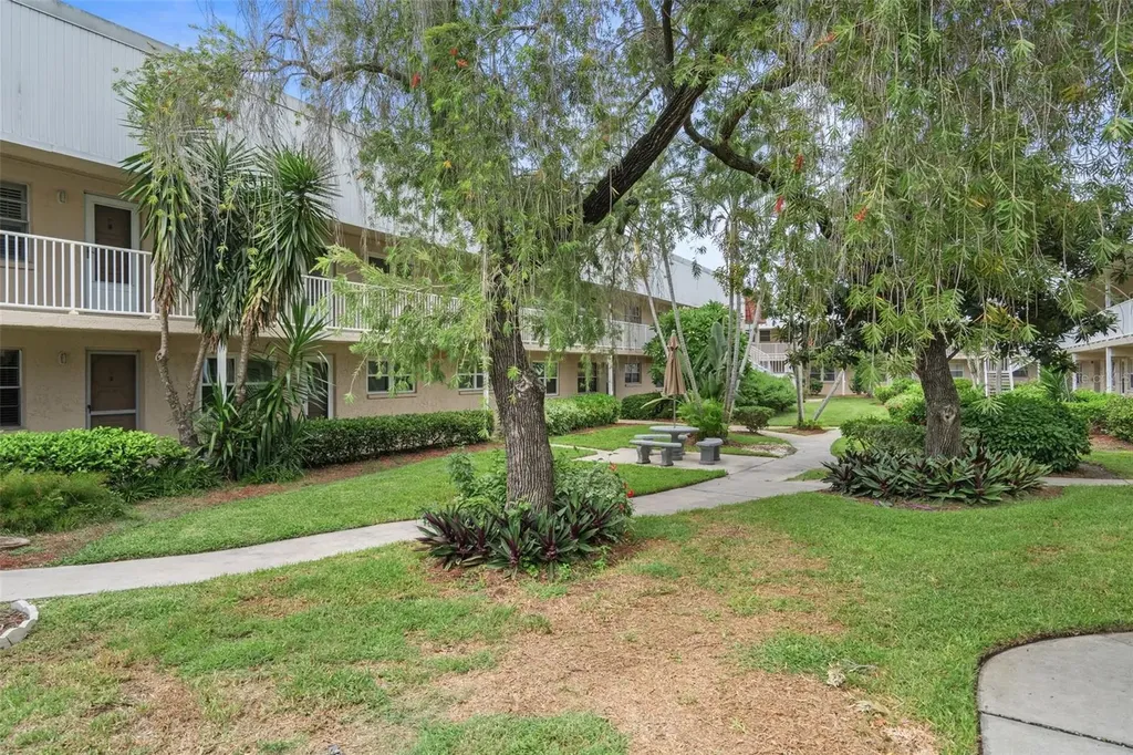 10033 64th Avenue N St Petersburg FL 33708