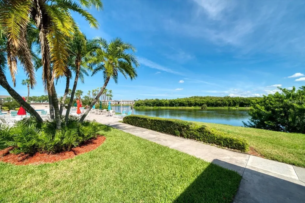 10033 64th Avenue N St Petersburg FL 33708