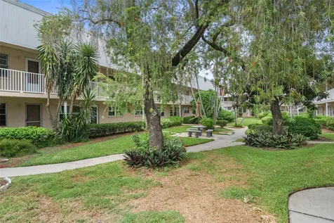 10033 64th Avenue N St Petersburg FL 33708