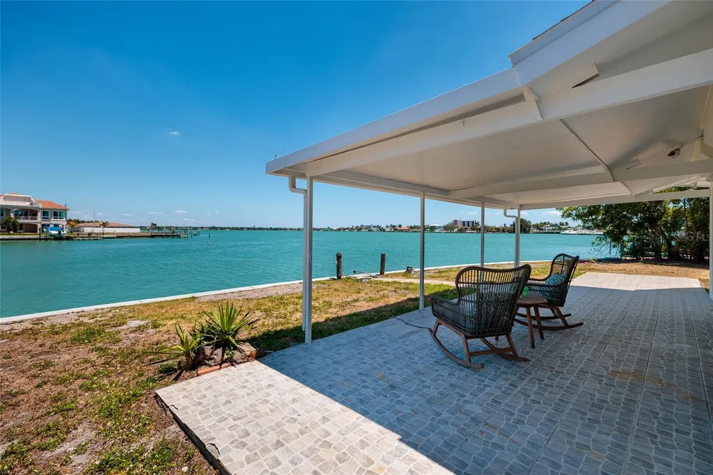 11055 4th Street E Treasure Island FL 33706