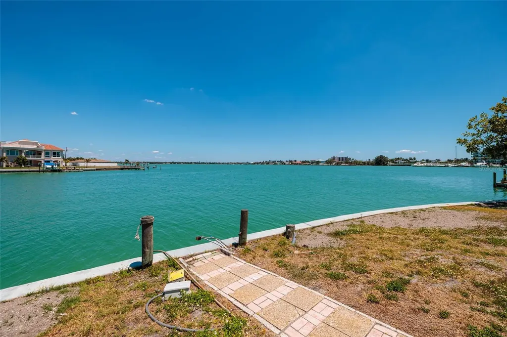 11055 4th Street E Treasure Island FL 33706