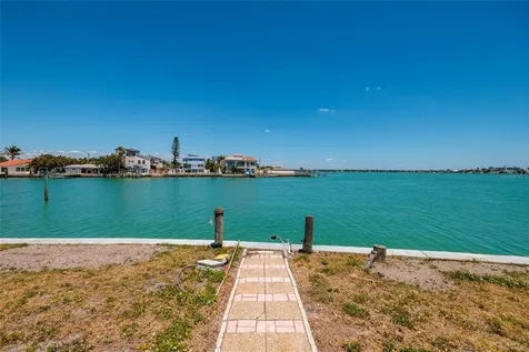 11055 4th Street E Treasure Island FL 33706