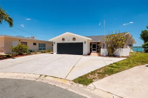 11055 4th Street E Treasure Island FL 33706