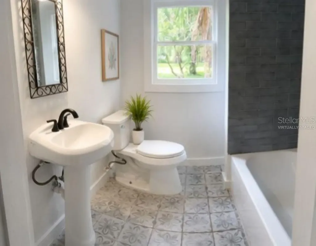 1714 2nd Avenue E Bradenton FL 34208
