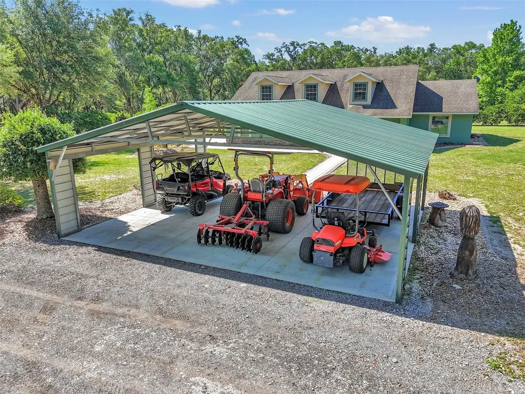 3325 S Hwy 314a Ocklawaha FL 32179