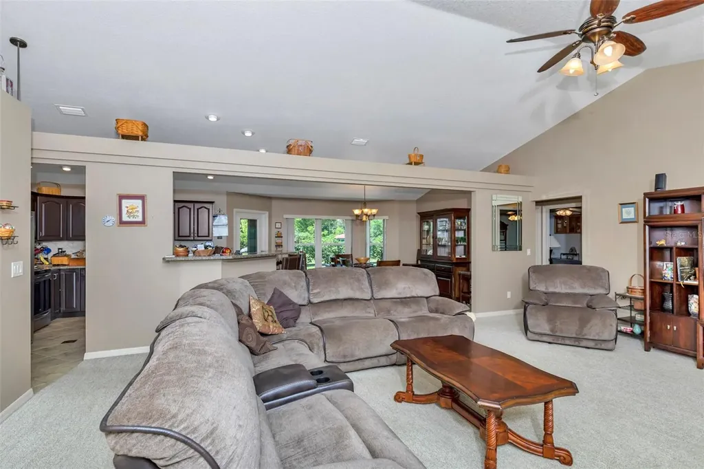 3325 S Hwy 314a Ocklawaha FL 32179