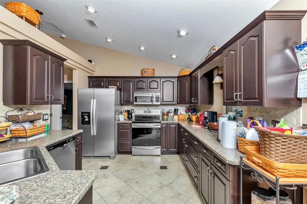 3325 S Hwy 314a Ocklawaha FL 32179