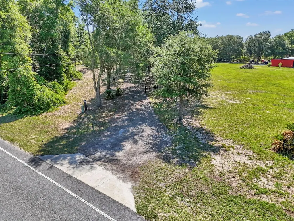 3325 S Hwy 314a Ocklawaha FL 32179